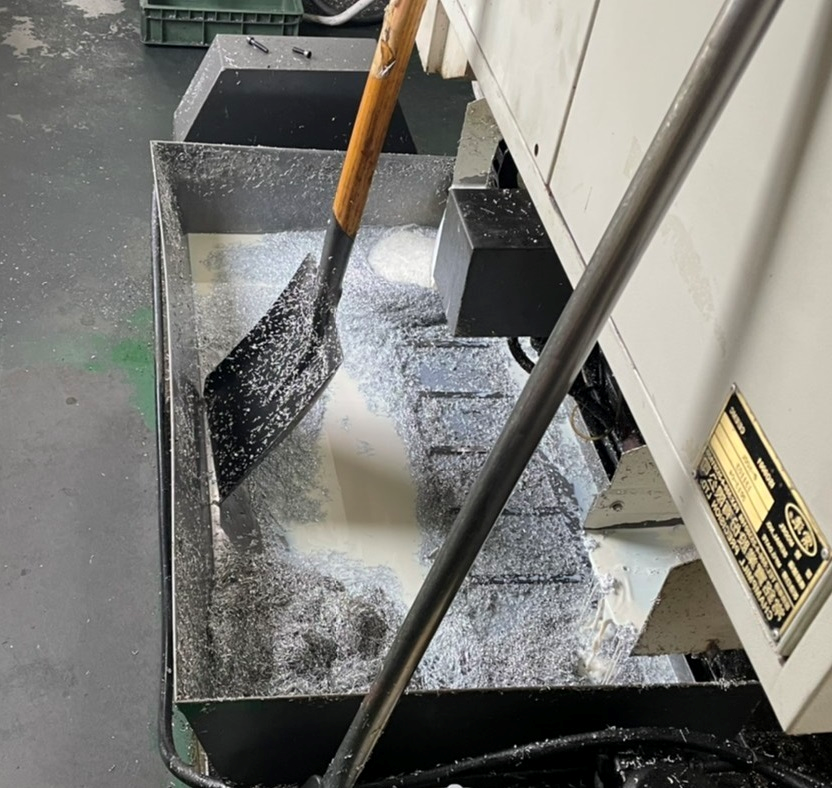 Easy coolant tank cleansing with the FOODIE.